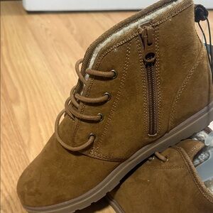 Kids' Ronin Chukka Boots Cat & Jack Tan size 5 Brand New Faux Suede & Shearling
